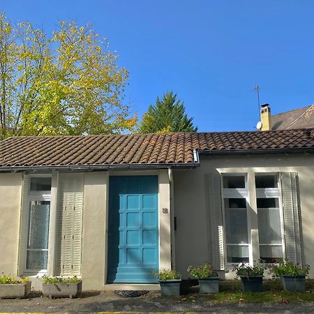 Agreable Petit Gite Avec Piscine Et Jardinet Salies-de-Béarn Exterior photo