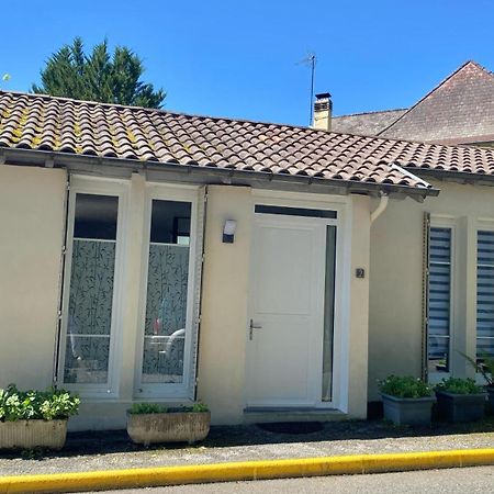 Agreable Petit Gite Avec Piscine Et Jardinet Salies-de-Béarn Exterior photo