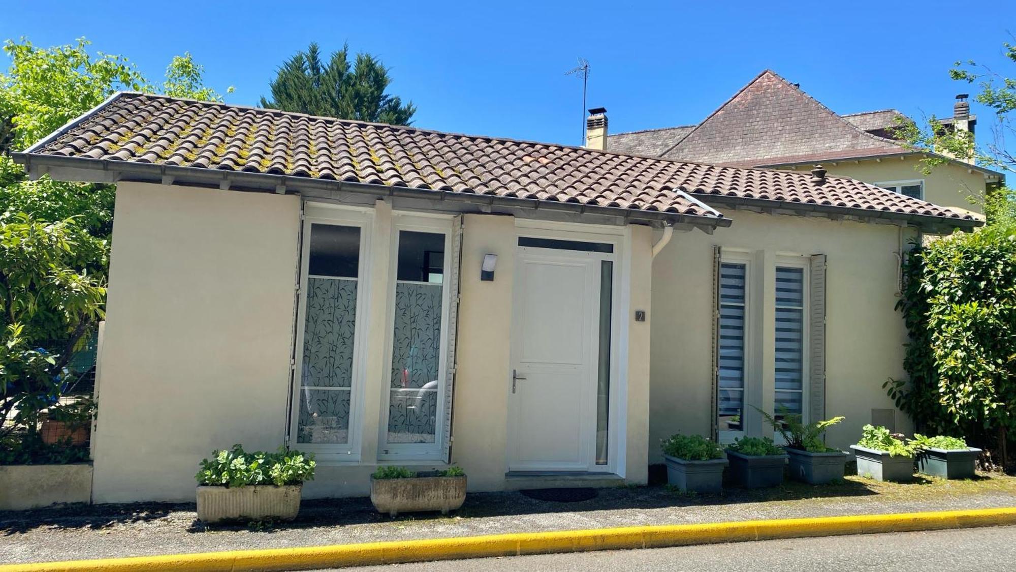 Agreable Petit Gite Avec Piscine Et Jardinet Salies-de-Béarn Exterior photo